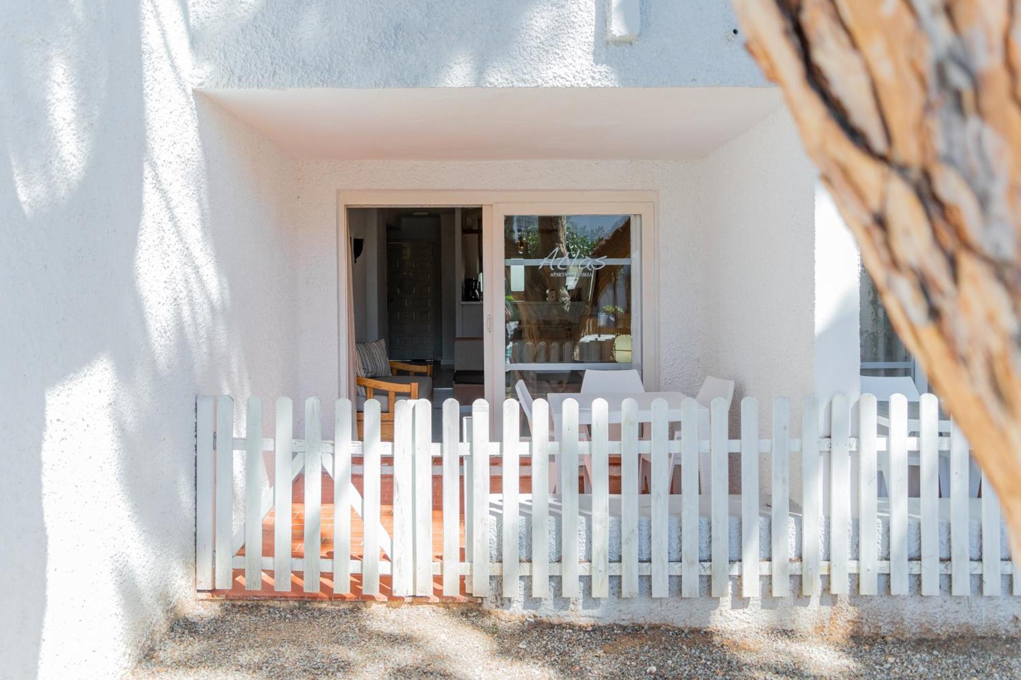 Atlas Apartments Ibiza Santa Eularia des Riu Eksteriør billede
