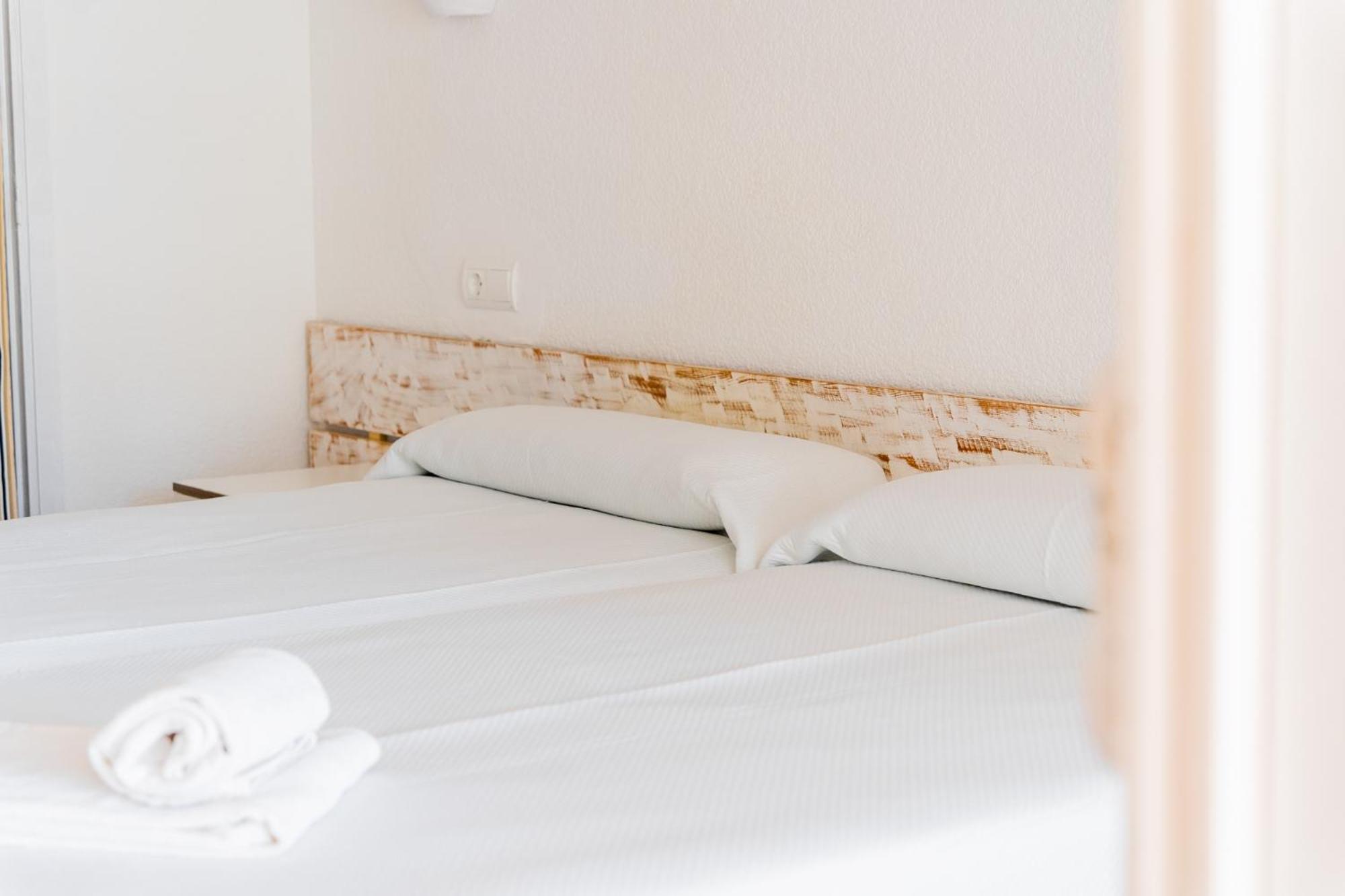 Atlas Apartments Ibiza Santa Eularia des Riu Eksteriør billede