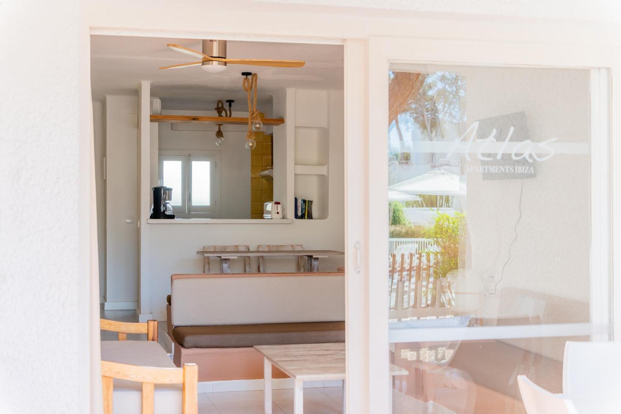 Atlas Apartments Ibiza Santa Eularia des Riu Eksteriør billede