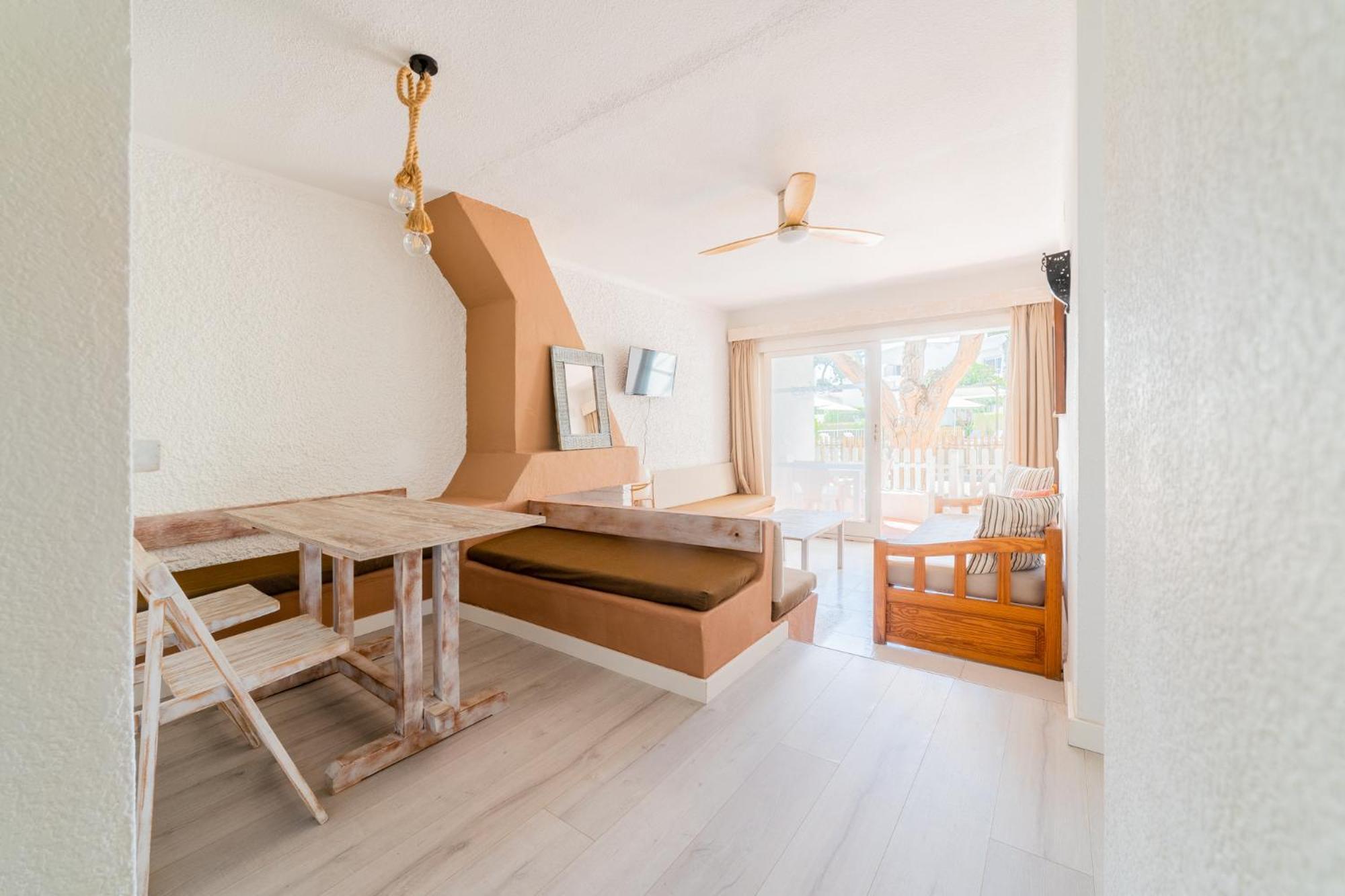 Atlas Apartments Ibiza Santa Eularia des Riu Eksteriør billede